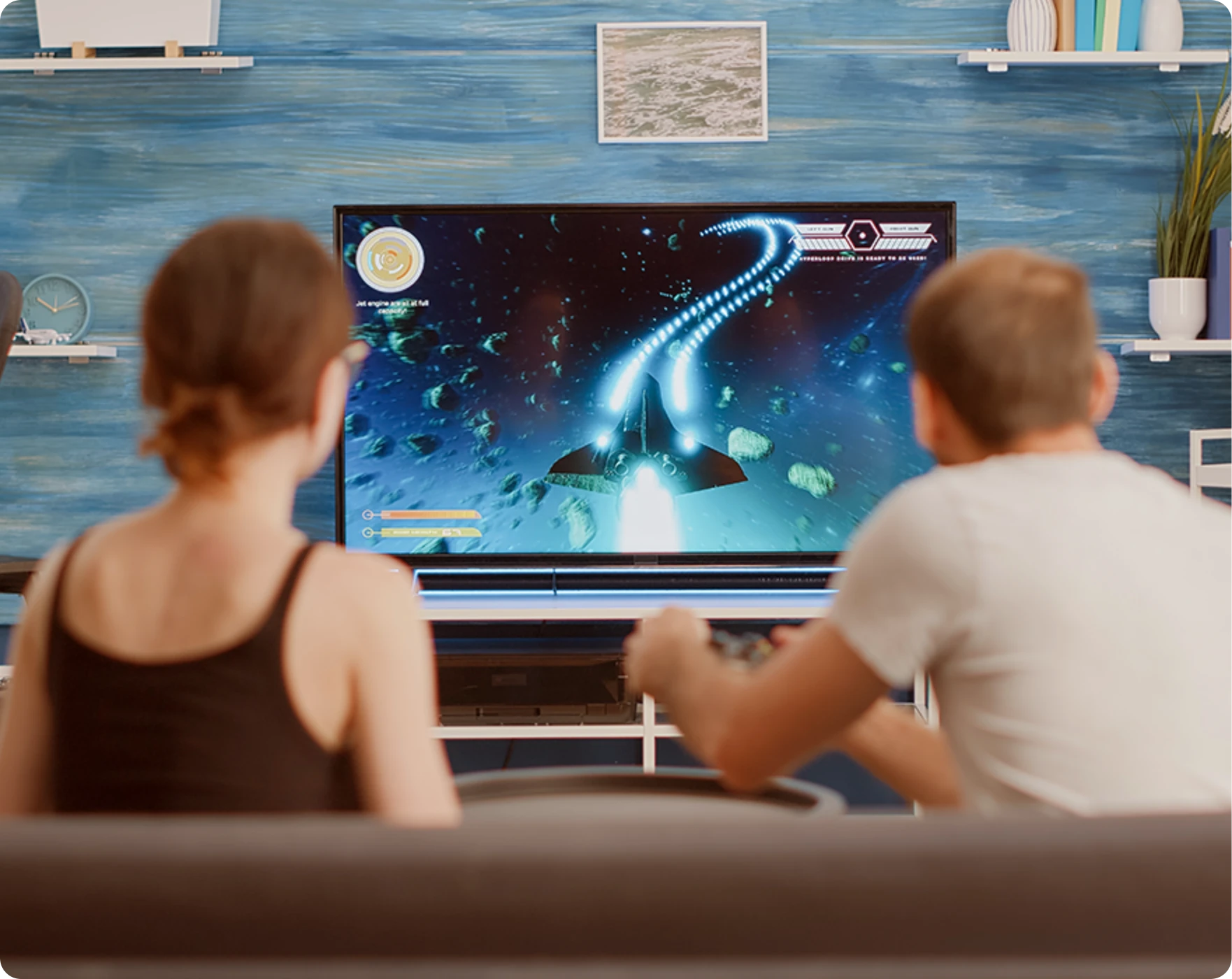 GEEKOM A8 Mini PC in uno scenario di gioco domestico