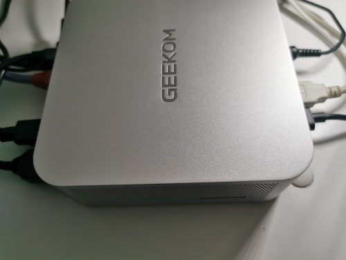 GEEKOM A9 Max 2026 Mini PC con AMD Ryzen™ AI 9 HX 470/HX 370 photo review