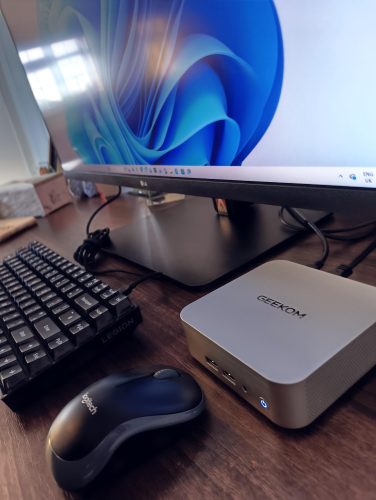 GEEKOM A6 Mini PC con AMD Ryzen™ 7 6800 photo review