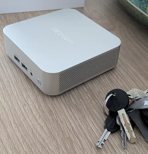 GEEKOM A8 Mini PC con AMD Ryzen™ 7-8745HS photo review